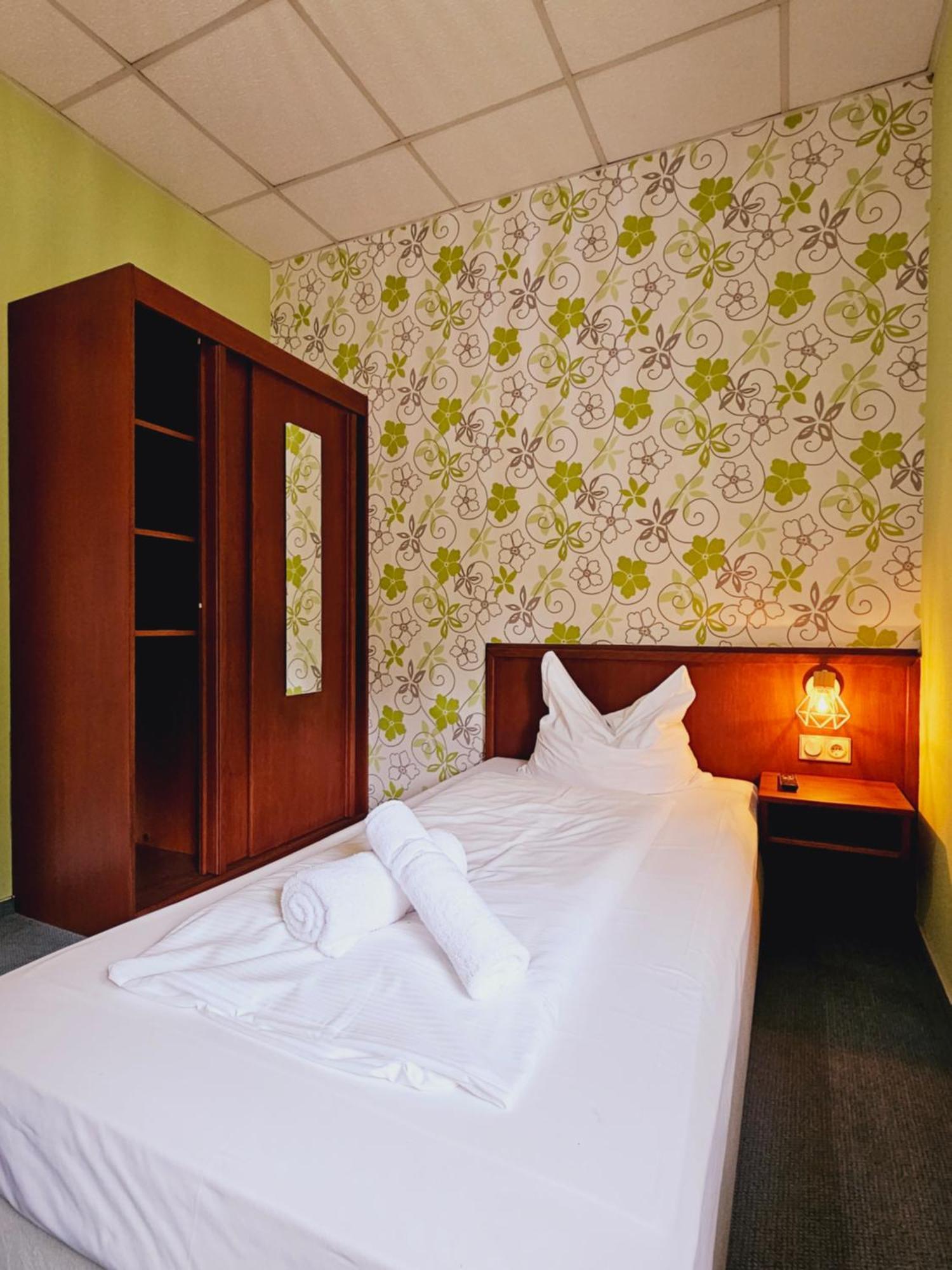 Ikura Hotel Self-Check-In Lutherstadt Eisleben Dış mekan fotoğraf