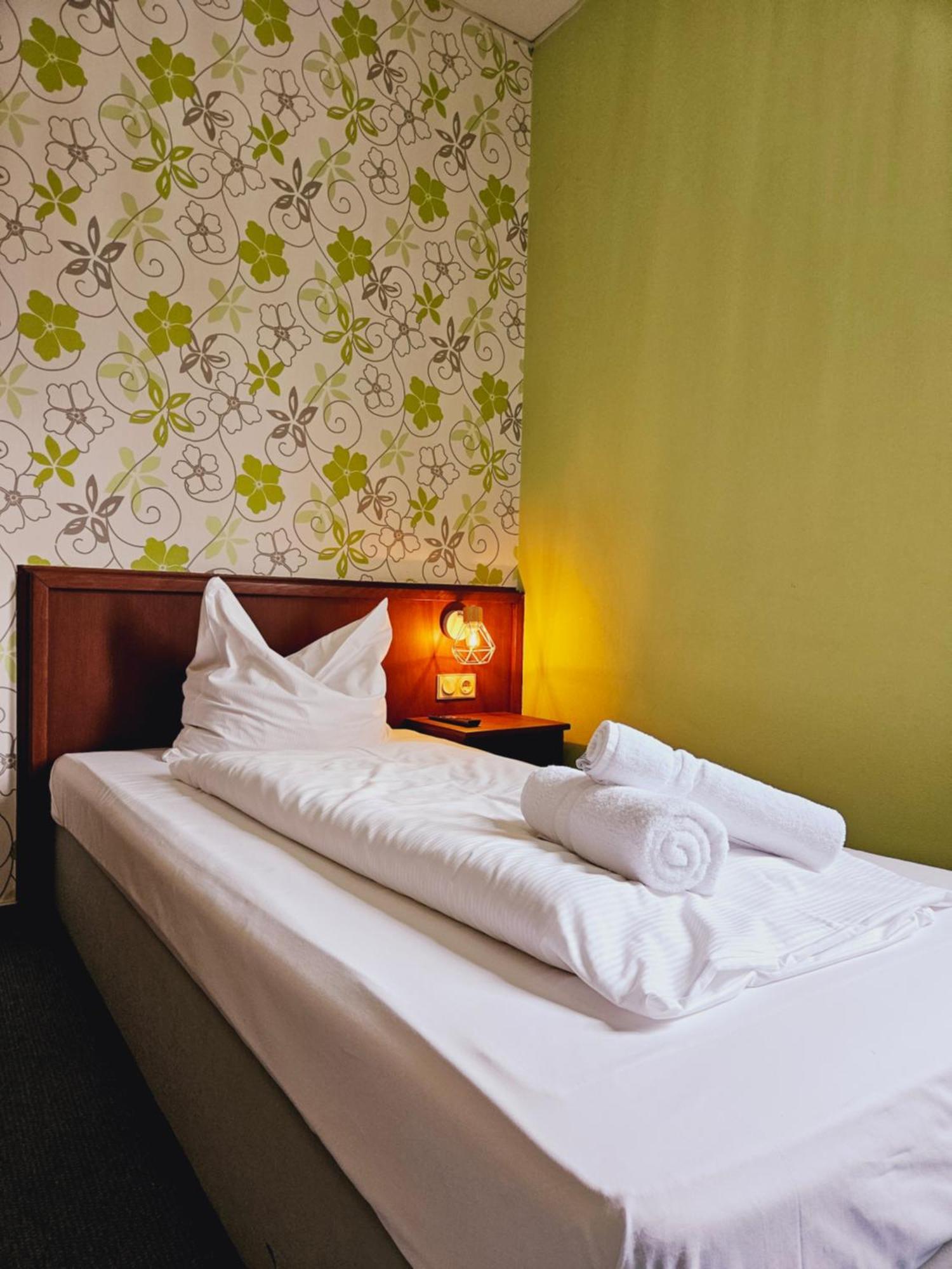 Ikura Hotel Self-Check-In Lutherstadt Eisleben Dış mekan fotoğraf