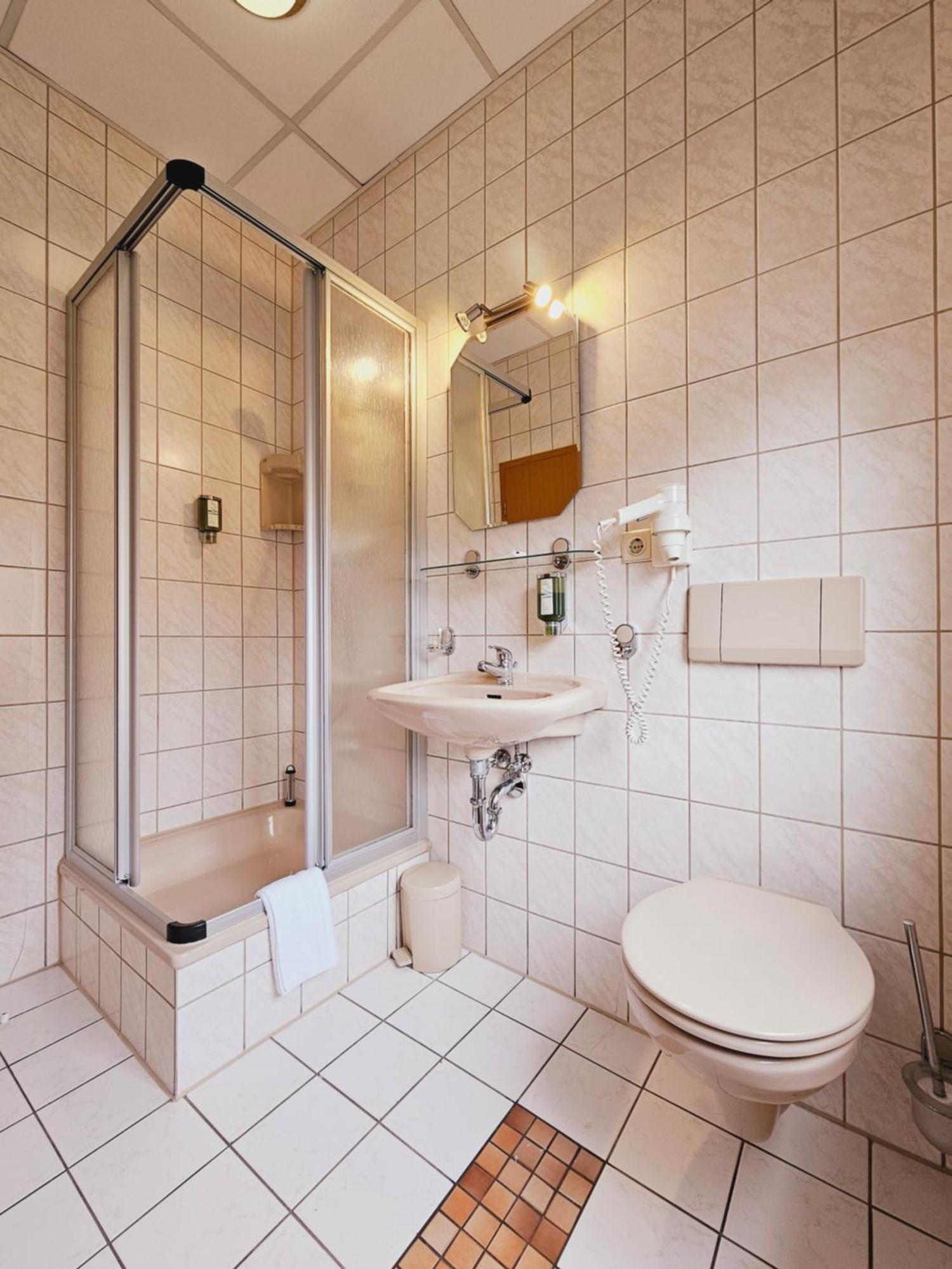Ikura Hotel Self-Check-In Lutherstadt Eisleben Dış mekan fotoğraf
